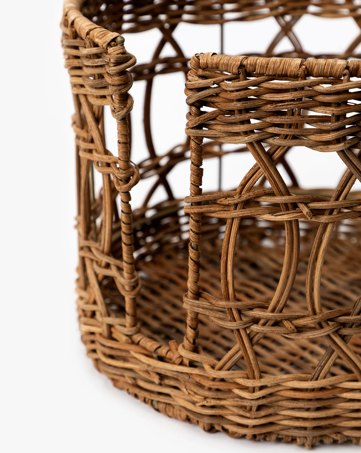 Hand-Woven Wicker Plate Basket - Image 2