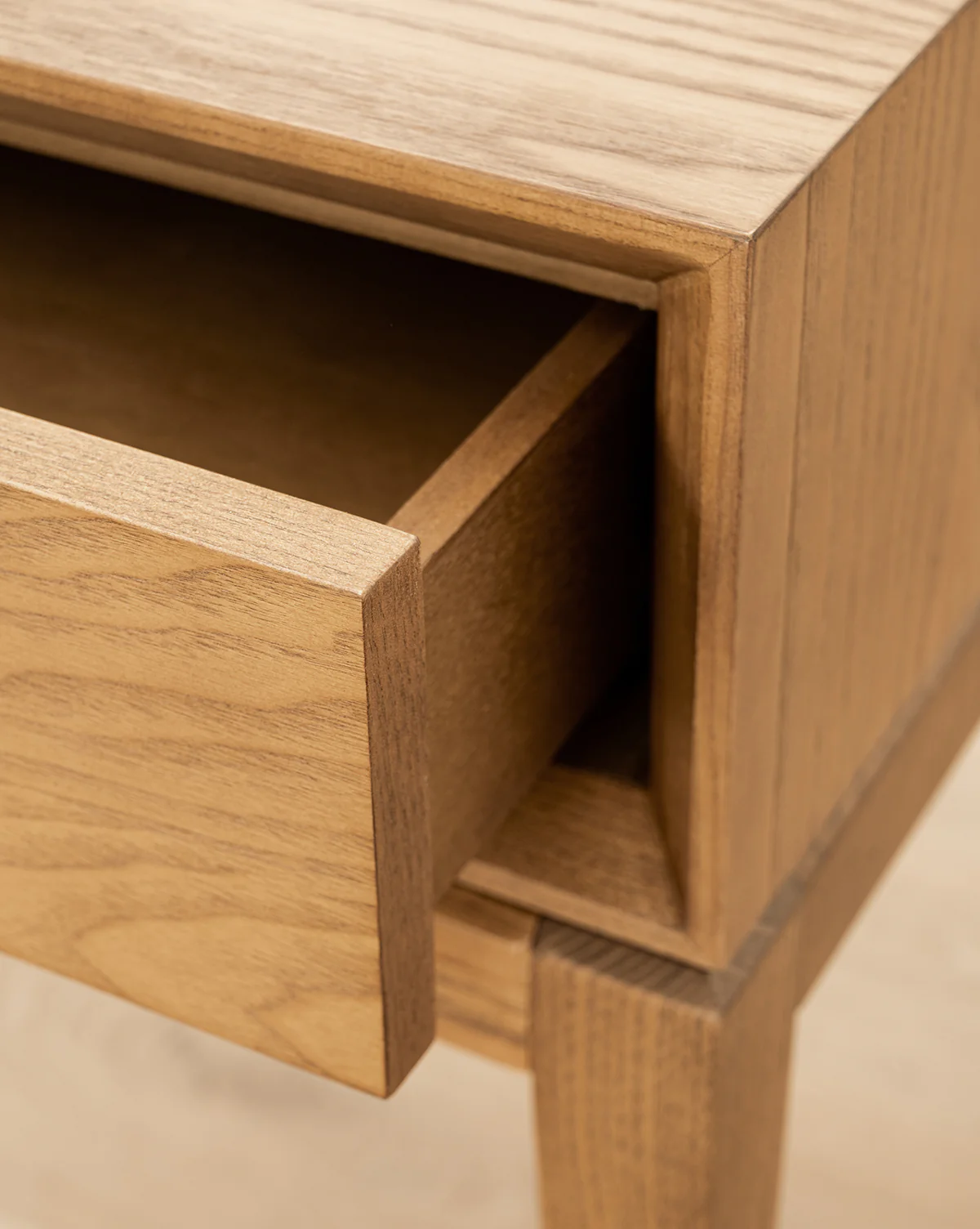 Jahnsen Nightstand - Image 6