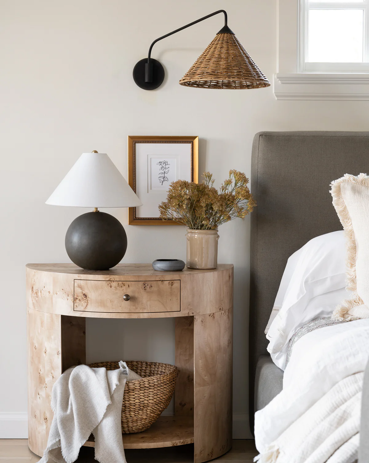 Pia Nightstand - Image 4