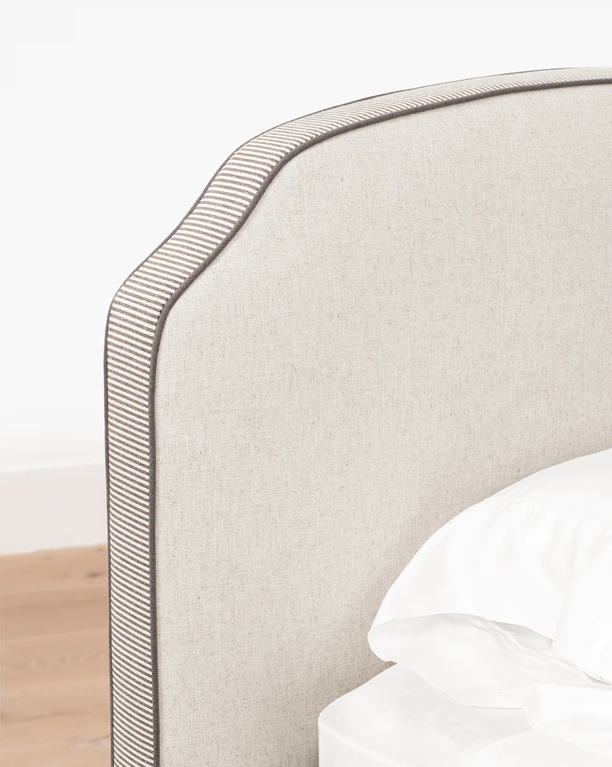 Willoughby Bed - Image 10